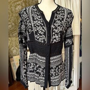 Adorable SEA top. Boho yet sleek.